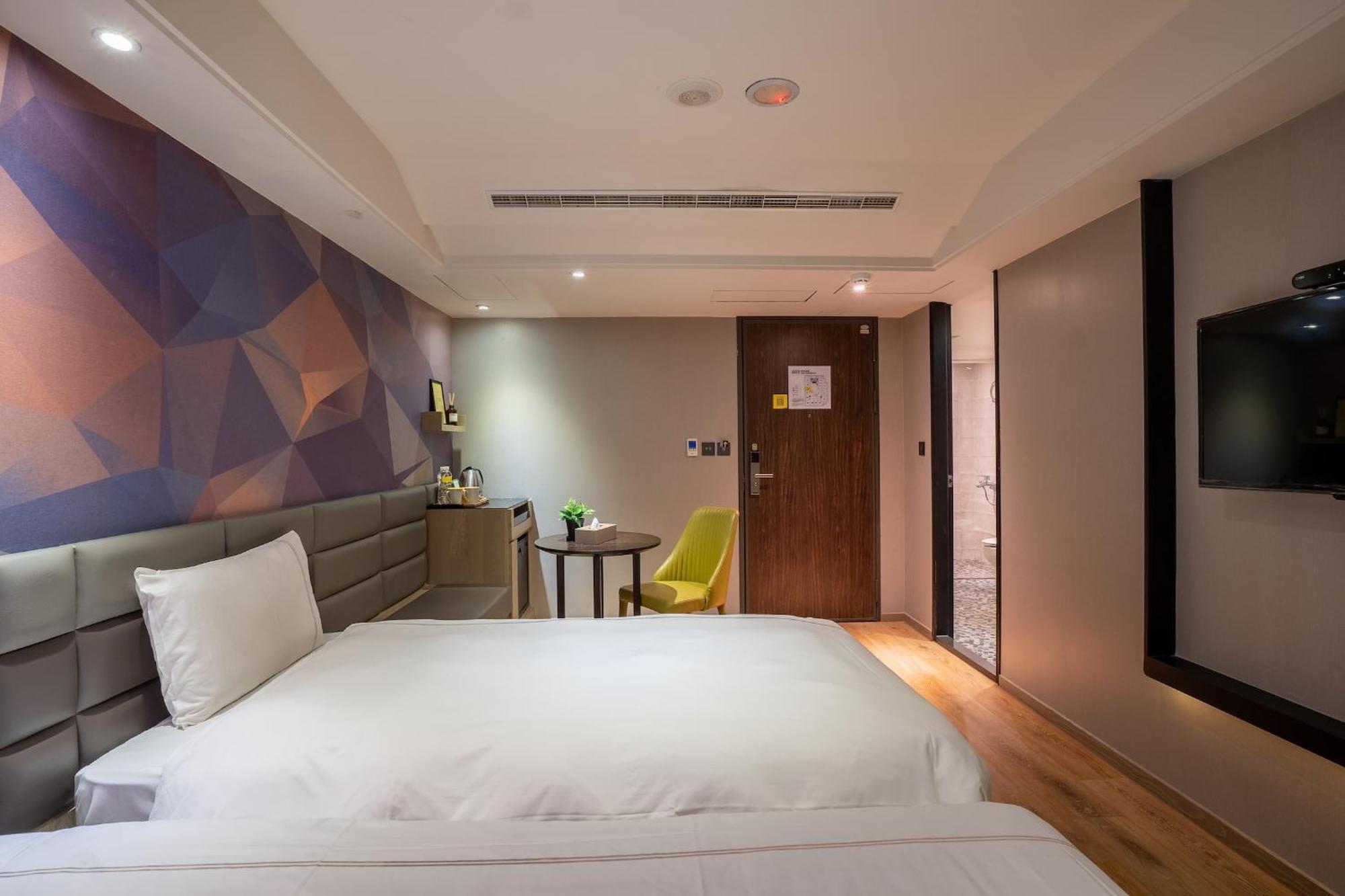 Check Inn Taichung Wenxin Zhongqing Exteriér fotografie